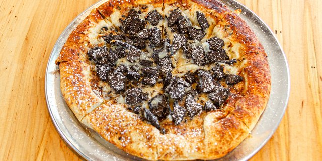 Cookies & Cream Dessert Pizza