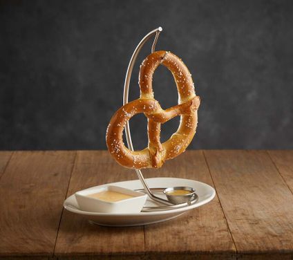 Big Twist Pretzel With Beer Cheese