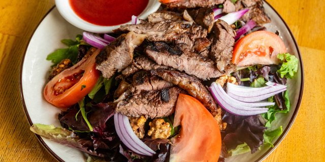 Nino’s Sliced Steak Salad