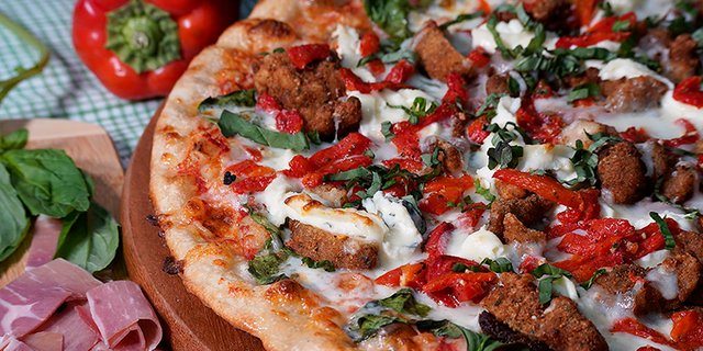 Chicken & Prosciutto Pizza