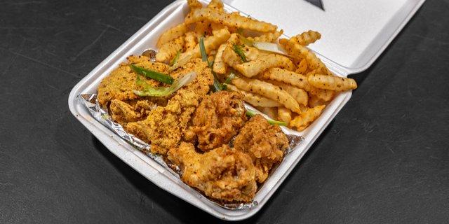 4 Wings & 4 Oysters