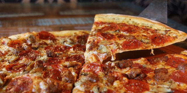 P.M.S. 18” Pizza