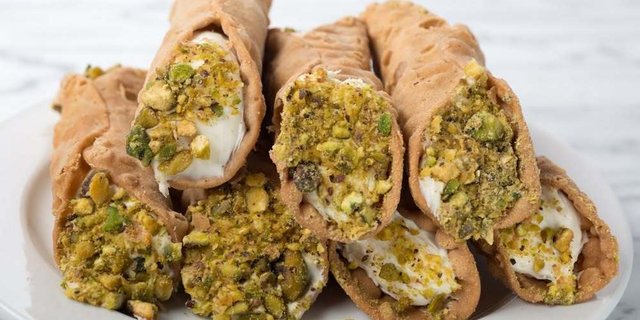 Pistachio Cannoli