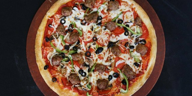 Deluxe Pizza