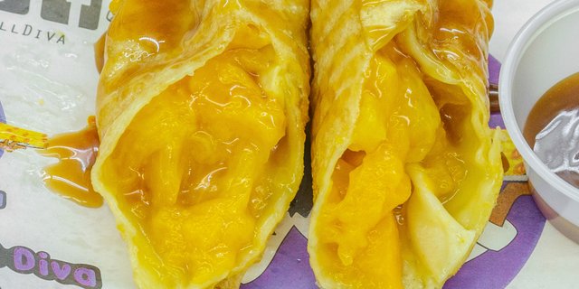 Peach Cobbler Egg Rolls