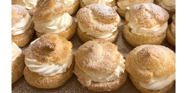 Dozen Cream Puffs