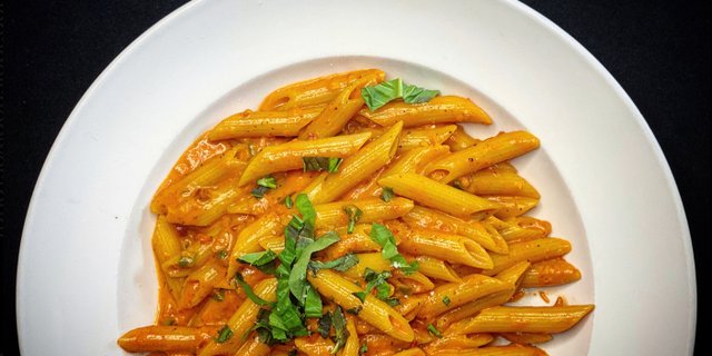 Pasta w/ Vodka Sauce