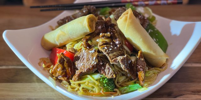 Grilled Beef Chow Mein Plate