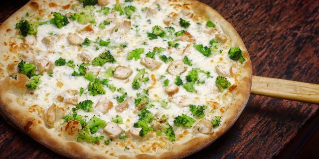 Chicken Broccoli Alfredo Pizza