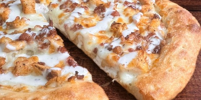 Chicken Bacon Ranch Flatbread Thin-Crust Pizza