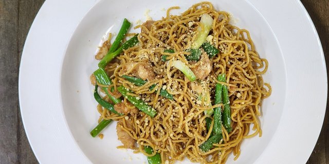Garlic Noodles w/ Red Roasted BBQ Pork