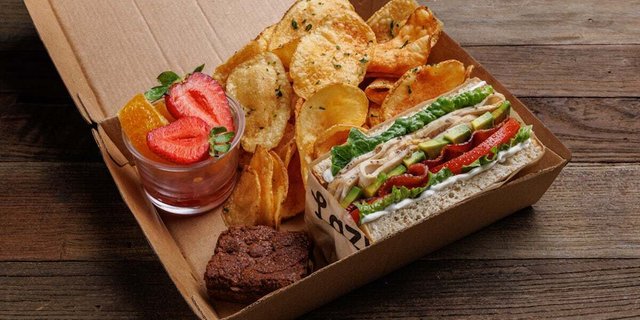 Roasted Chicken Club Half-Sandwich Box