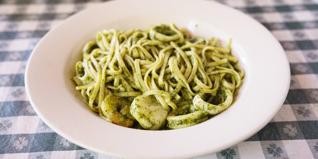 Pesto Pasta w/ Prawns