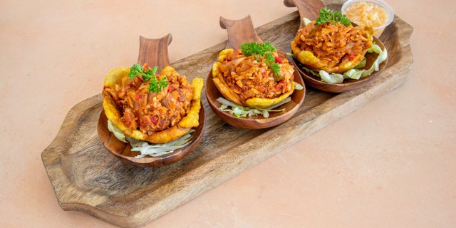 Stuffed Plantain Cups w/ Chicken