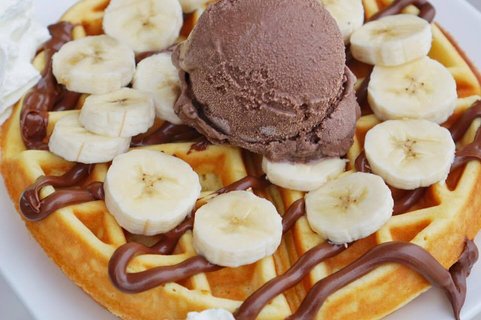 Banana Topping Waffles