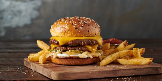 Double Smashed Cheeseburger, Side & Cookie