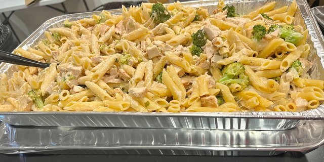 Chicken & Broccoli Pasta Tray