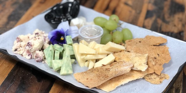 Chef's Choice Cheese & Cracker Board