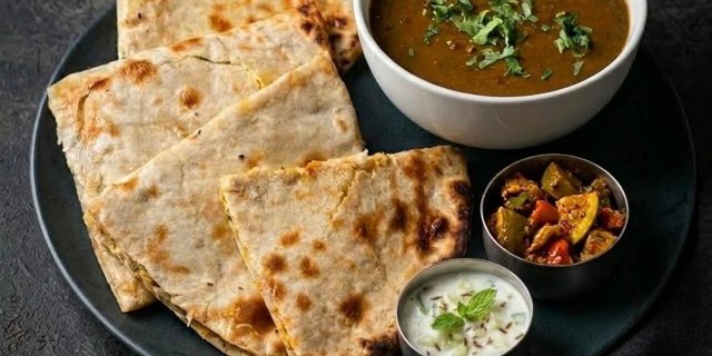 Amritsari Kulcha Lunch