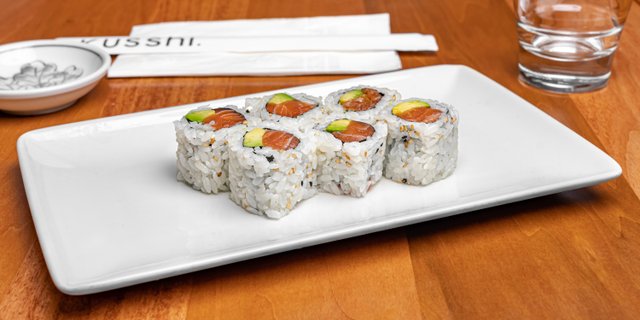 Salmon & Avocado Roll