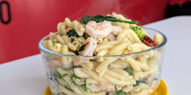 Pasta w/ Garlic, Olive Oil & Shrimp