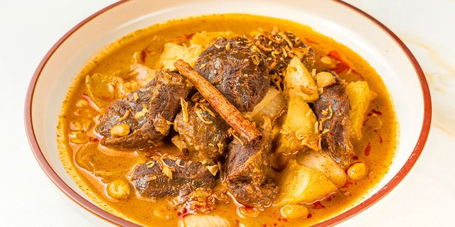 Massaman Curry w/ Braised Beef