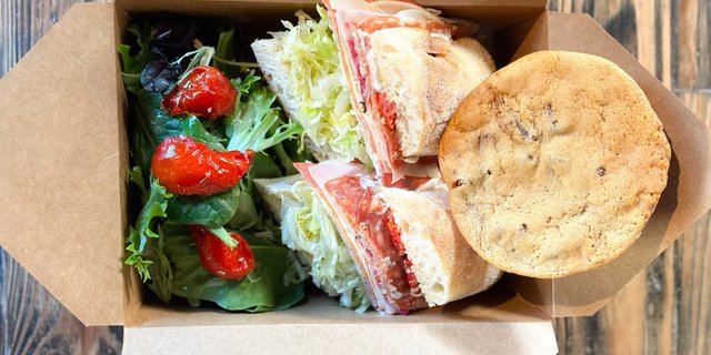8 Lunch Boxes Package