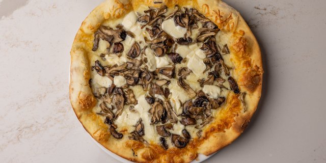 Truffle & Mushroom Pizza