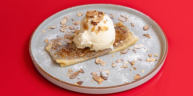 Individual Crepe w/ Dulce De Leche
