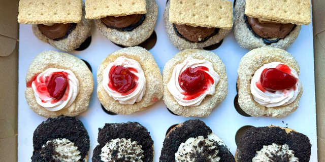 Box of 12 Dessert Cupcakes