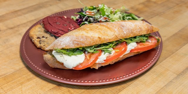 Mozzarella & Tomatoes Sandwich Box