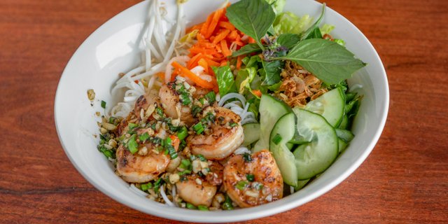 Garlic Butter Prawn Bún