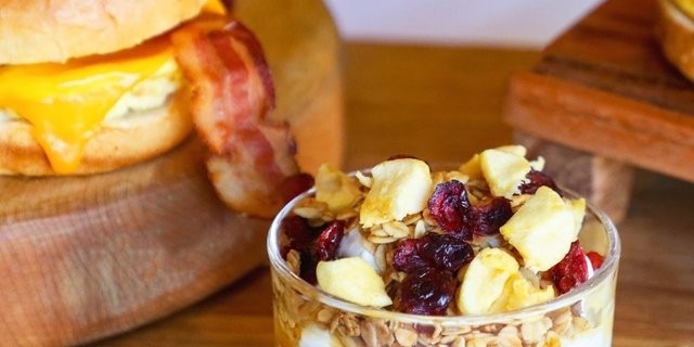 Breakfast Sandwich & Yogurt Tray