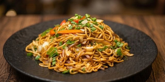 Egg Hakka Noodles
