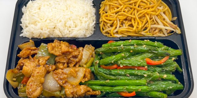 Szechwan String Beans & Kung-Pao Chicken Bento Box