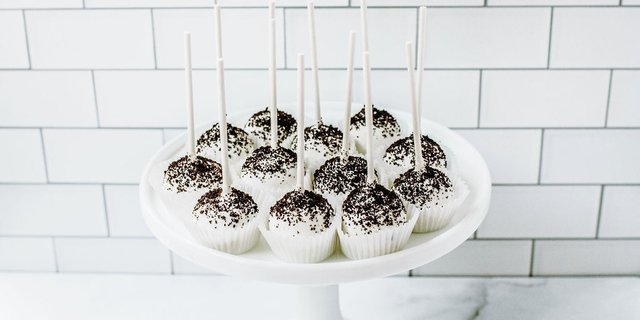 Cookies n Cream Cake Pops