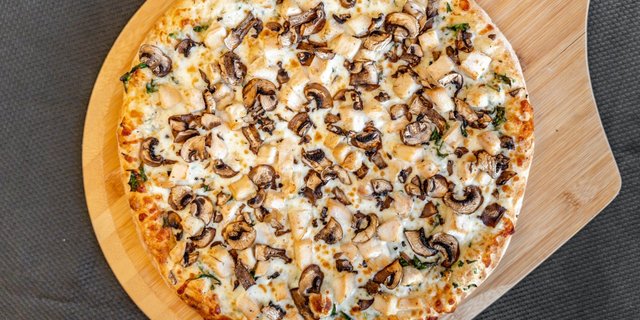 Chicken Alfredo Pizza