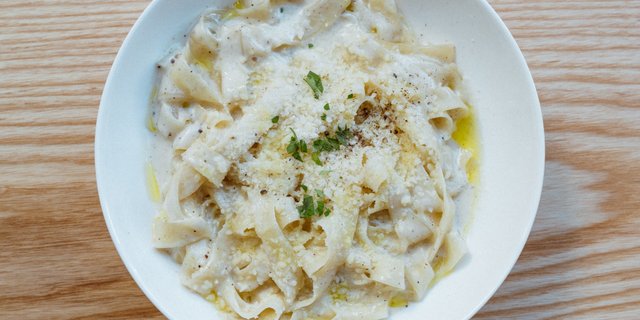 Individual Alfredo Fettuccine