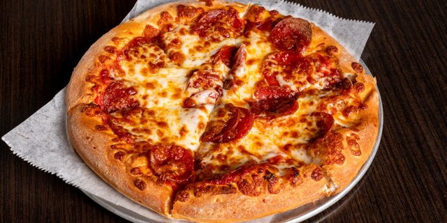 Deluxe Pepperoni Pizza