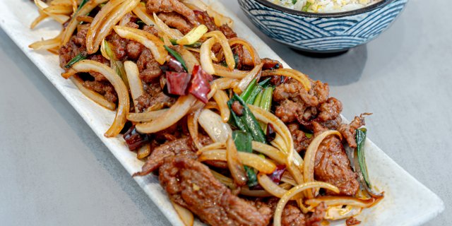 R10F. Mongolian Beef with Fried Rice Boxed Lunch