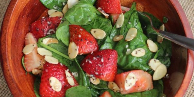 Strawberry Spinach Salad