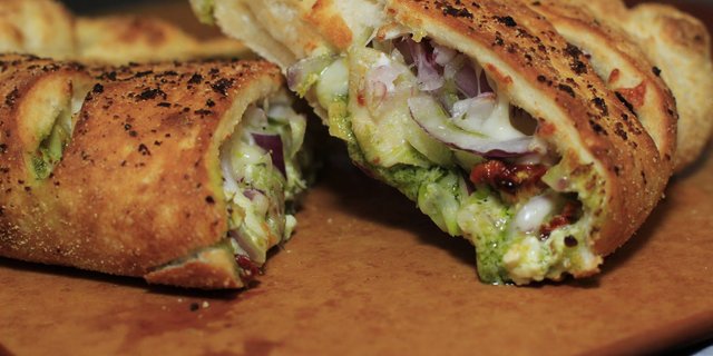 D'pesto Calzone