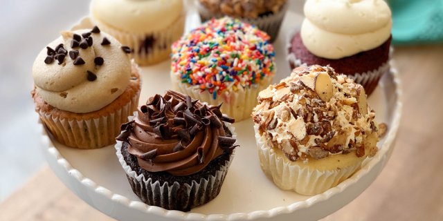 Assorted Cupcakes Box