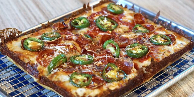 Small Sweet Sting Pizza