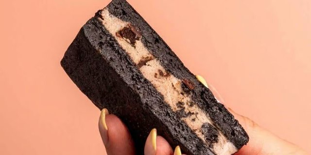 Cookies & Cream Soft Serve Sandwich