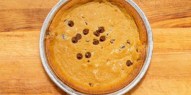 Chocolate Chip Cookie Pizza