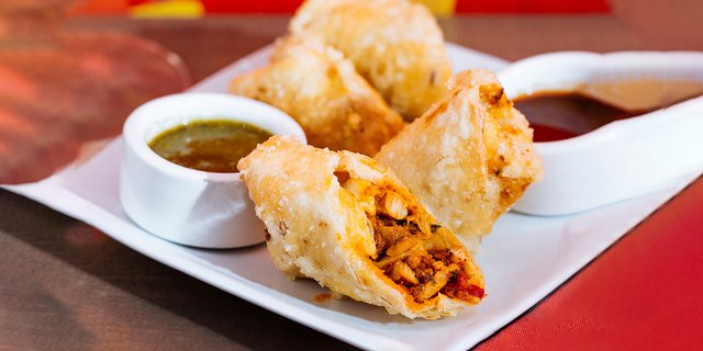 Chicken Murmuri Rolls