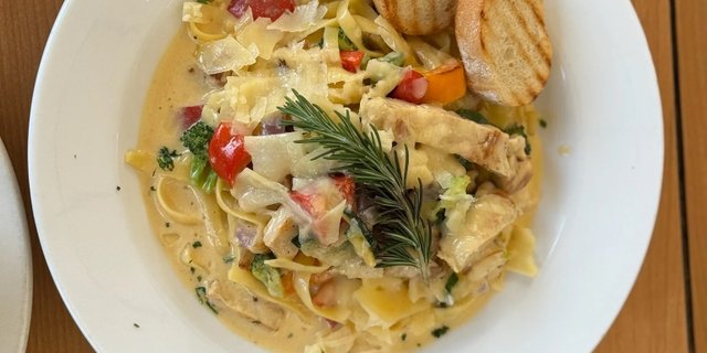 Roman Fettuccine Pasta Tray