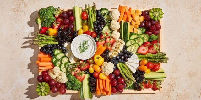 Fruit, Veggie, & Cheese Medium Board Package