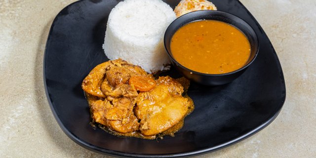 Pollo Guisado